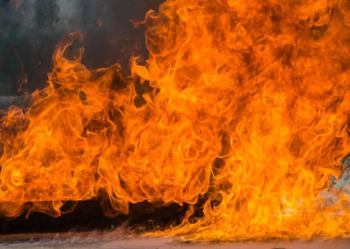 В Луганске пожарные спасли пятерых жильцов от пожара, среди них — ребёнок