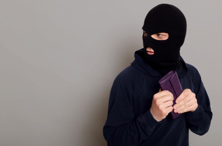 Фейковая «13-я пенсия» стала причиной кражи денег у жительницы ЛНР