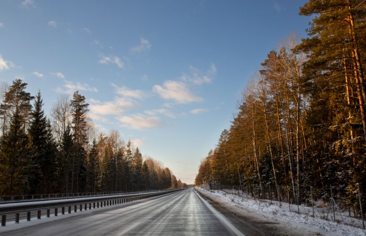Недалеко от Каменска самосвал обрушил пешеходный мост на М-4 «Дон»