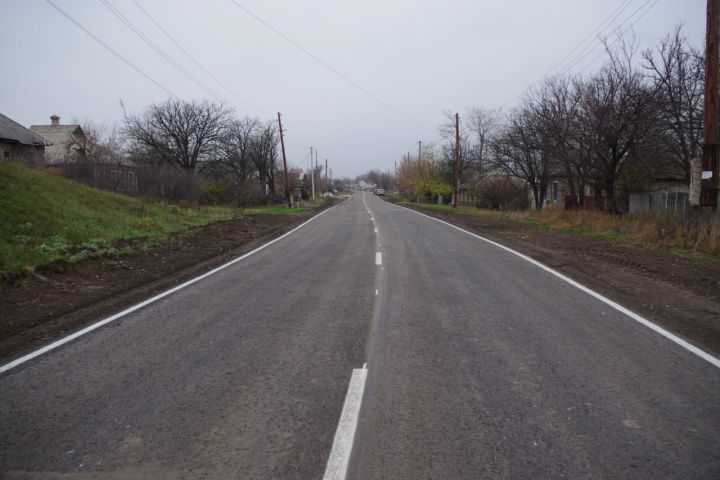Машины тонут, водители застревают: водители показали состояние дорог в Луганске 