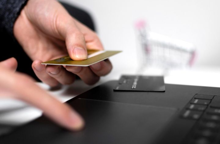 Молодая жительница ЛНР стала жертвой мошенников, доверившись сообщению от «знакомой»