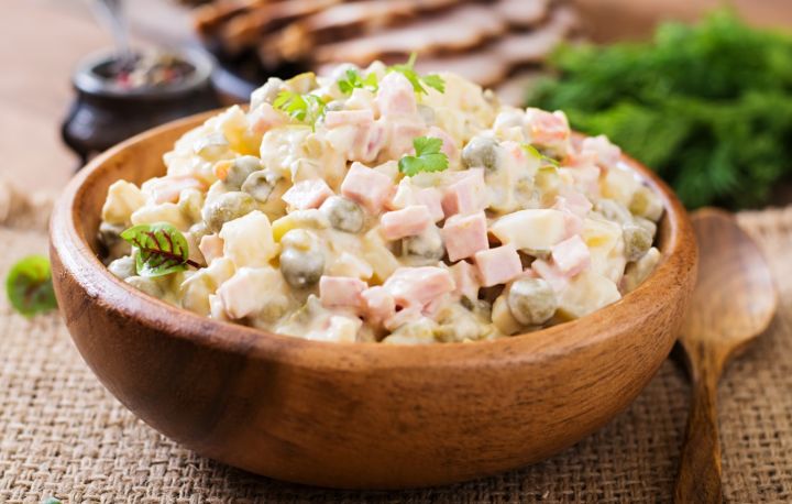 Оливье в ЛНР подорожал сильнее, чем в среднем по России 