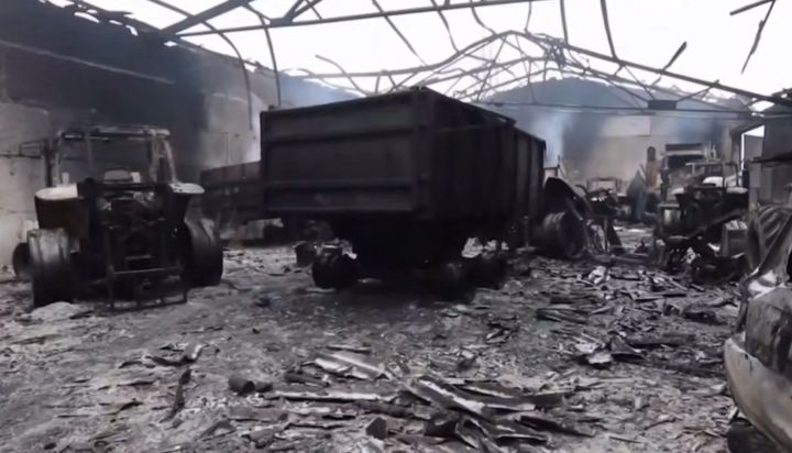 Сельхозтехнику приняли за склад: в ЛНР беспилотник уничтожил имущество аграриев