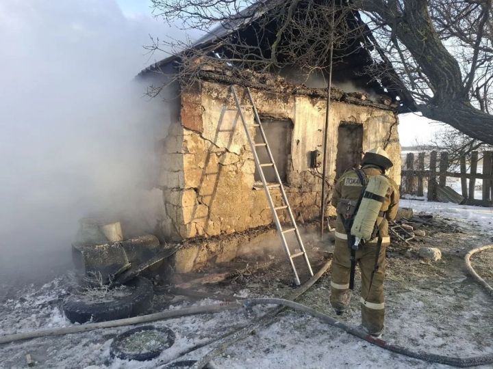 Трагедия в ЛНР: неисправная печь полностью уничтожила дом, хозяин погиб
