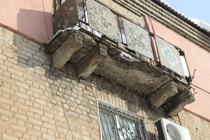 Прилетит – не прилетит: кирпичная «рулетка» из балконов и труб в Свердловске 