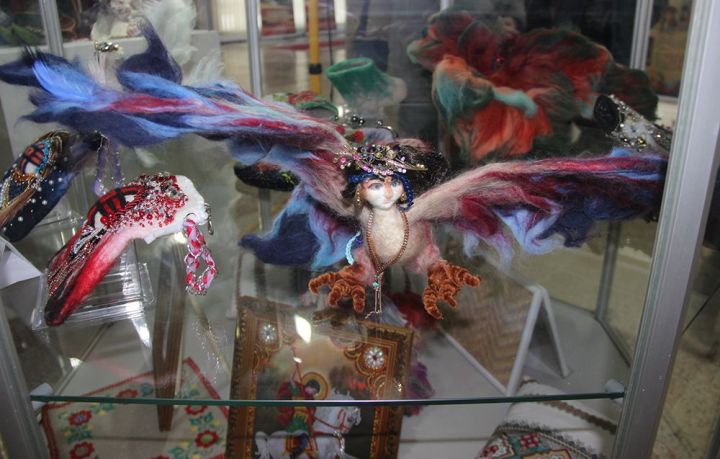 В Краснодоне открылась выставка «В единстве наша сила»