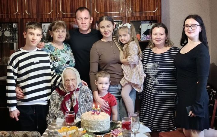 Жительница Краснодона Раиса Коваленко отметила 90-летний юбилей