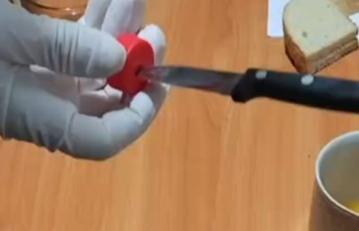 В Свердловске женщина пыталась убить 7-летнюю дочь знакомой