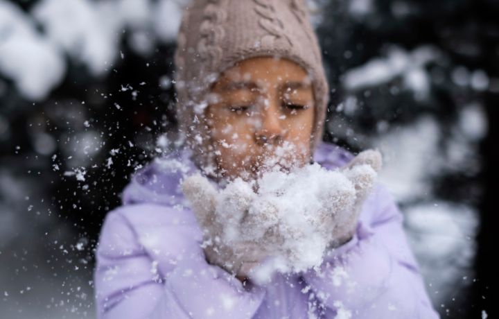 Сильный мороз, снег и гололедица: зима не сдаёт позиции в ЛНР