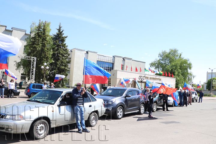 С Днем рождения, ЛНР!: свердловчане отпраздновали День Республики
