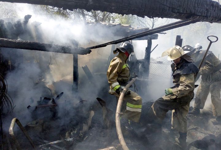 Сгорел гараж, но дом остался цел: итоги «горячей» недели в Свердловске