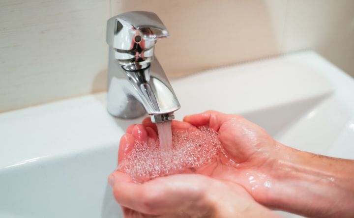 Где возможны перебои с водой 6 февраля: адреса по ЛНР