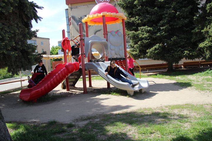 Все лучшее – детям?: в каком состоянии находятся детские площадки в Краснодоне и районе