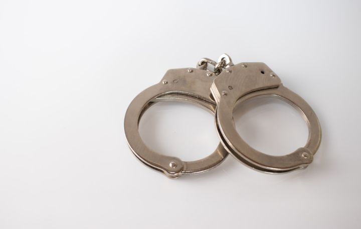 Прятался полгода в заброшенных постройках: в ЛНР задержан мужчина, убивший свою мать 