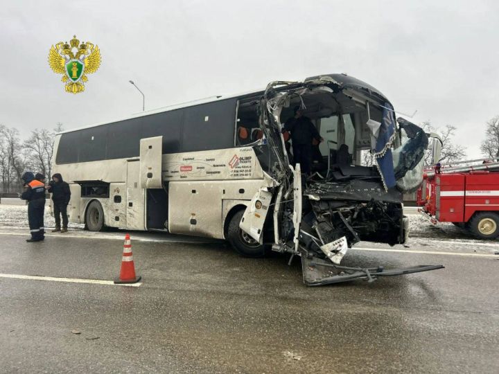 Автобус из ЛНР столкнулся с бензовозом на трассе М-4: есть пострадавшие 