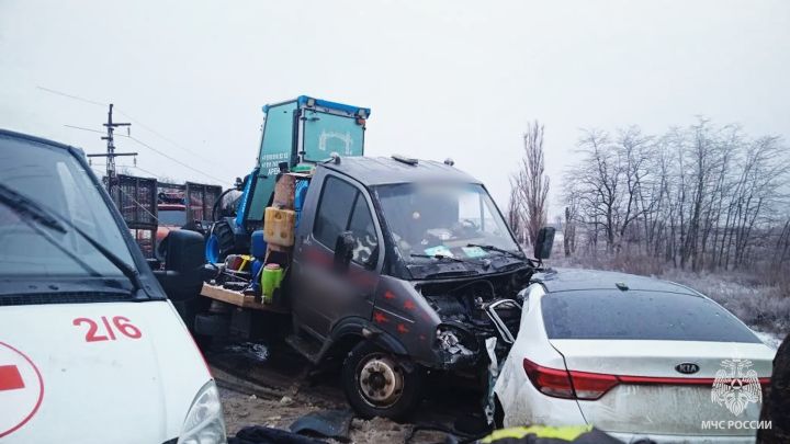 Смертельный удар на трассе в ЛНР: трое человек погибли после лобового столкновения 
