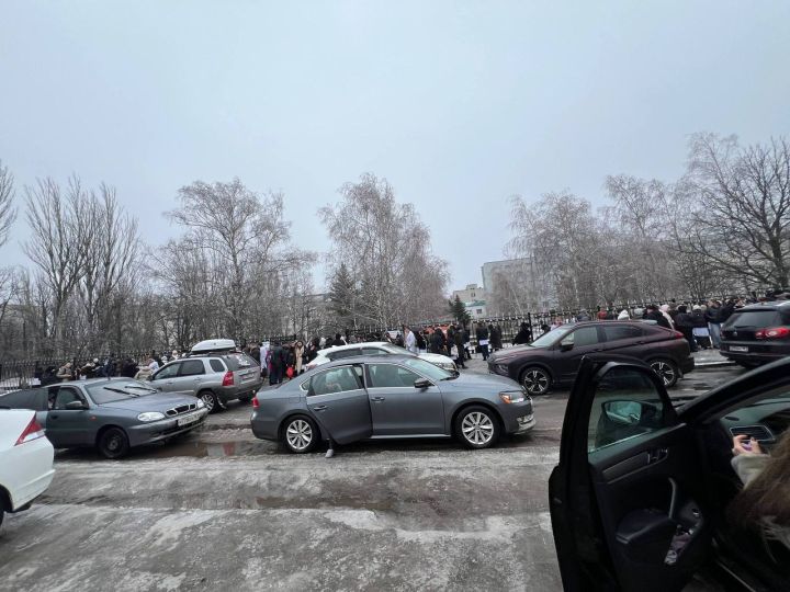 В Луганске эвакуируют учащихся из университета и школы - соцсети