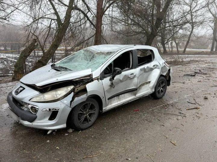 Два человека пострадали после атаки беспилотника по авто в ЛНР