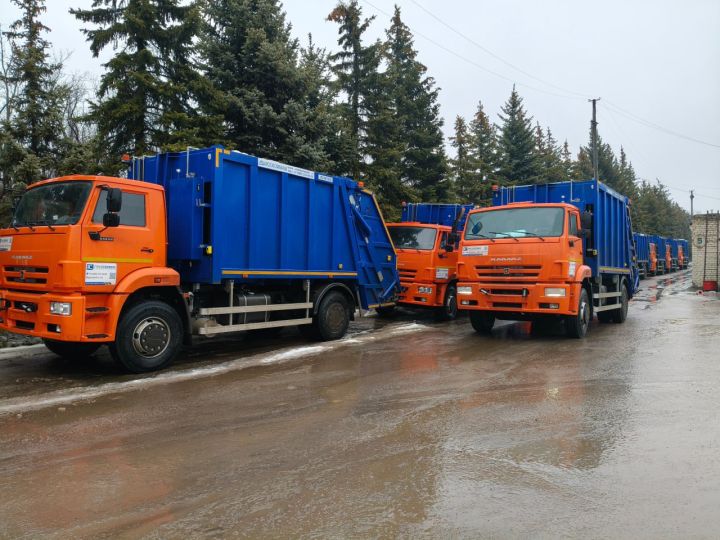 В ЛНР завезли новые мусоровозы