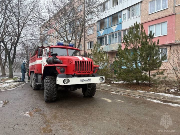 Эвакуация жильцов и горящая проводка: в ЛНР за сутки тушили два крупных пожара в разных городах 