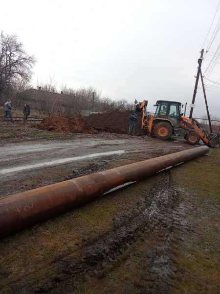 В ЛНР прорвало водовод под ж/д путями: кто остался без воды? 