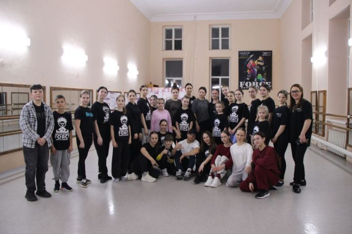 Любите музыку, и танец будет. В Краснодоне прошёл мастер-класс по хип-хопу