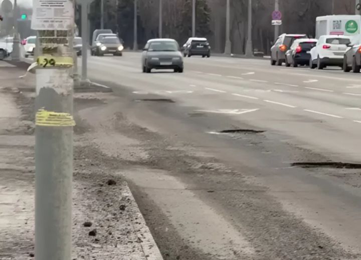 В Луганске начался «сезон пробитых колёс»: дороги после зимы требуют ремонта