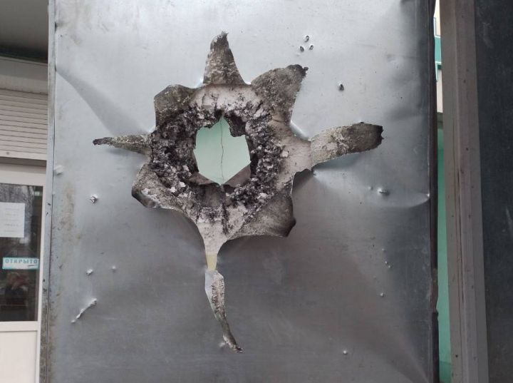 Дрон ВСУ обстрелял машину, перевозившую лекарства в ЛНР