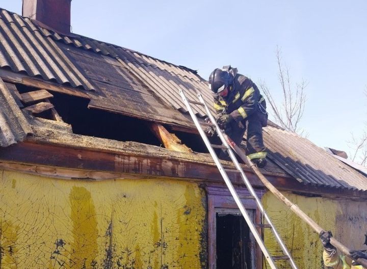 В ЛНР мужчина едва не погиб из-за вспышки из печи и захламлённого дома 