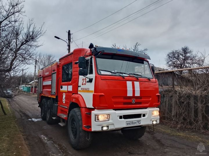 Сильным взрывом едва не обернулся пожар в одном из городов ЛНР 