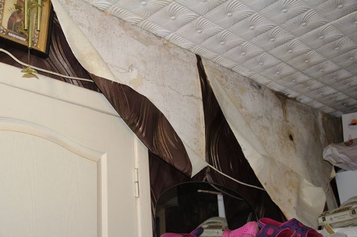 Не прошло и года с начала ремонта крыш: свердловчане в «ожидании» продолжения работ