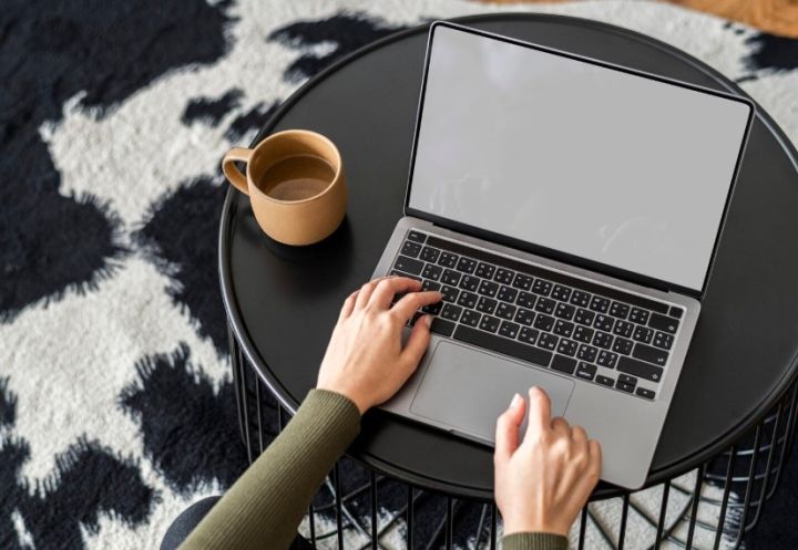 Жительницу ЛНР оштрафовали на 70 тысяч за экстремистский пост в соцсети 