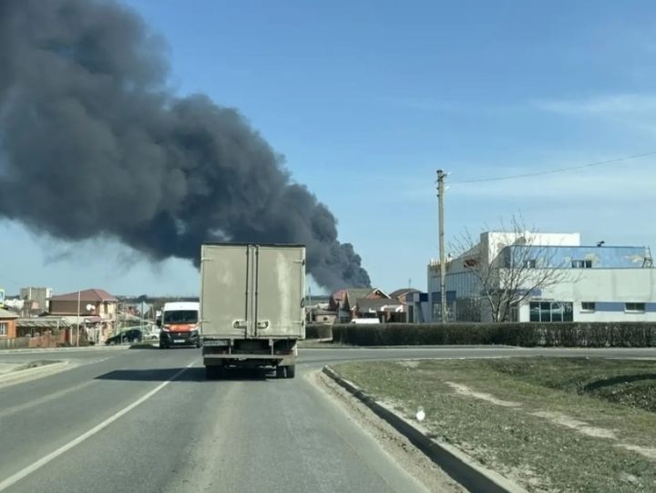 В Ростовской области горит хранилище с нефтепродуктами