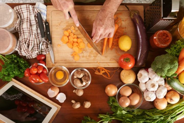 Какие профессии недооценены в Свердловске? Отвечают горожане