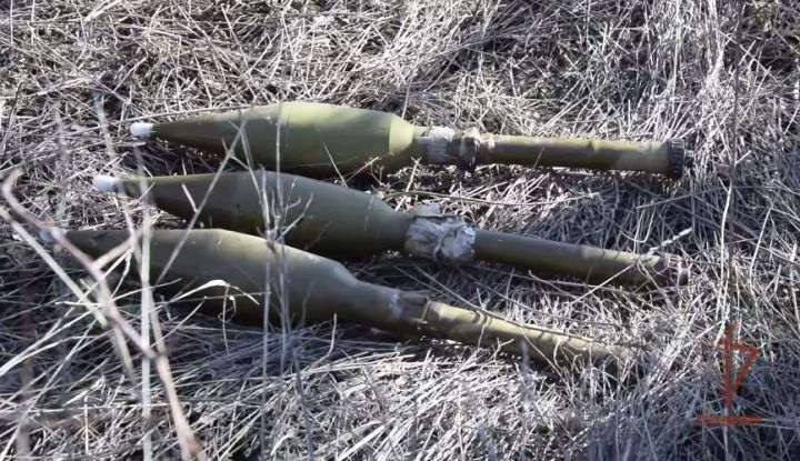 В ЛНР обнаружили тайники с оружием: схроны были даже на детской площадке