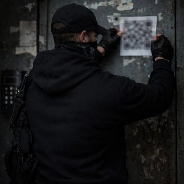 Мошенники добрались до «домовых чатов» в ЛНР: в подъездах появляются опасные QR-коды