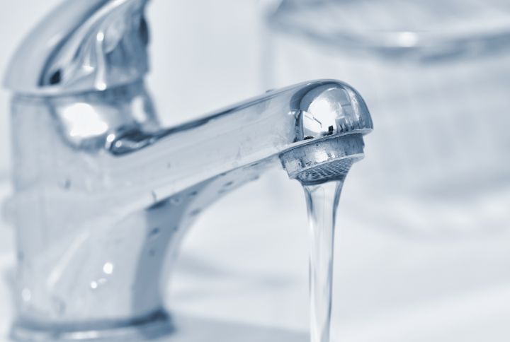 Готовьте запасы: в двух городах ЛНР временно отключат воду 6 и 7 апреля 