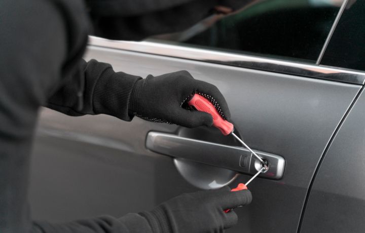 Хотел угнать четыре авто, но не смог ни одного: странная серия преступлений произошла в ЛНР