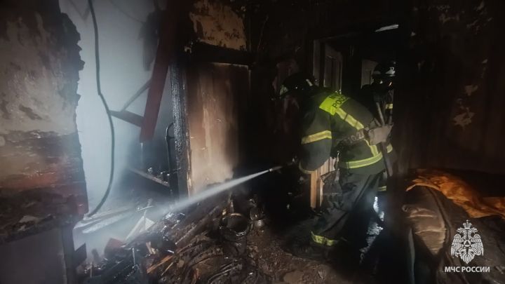 Выпавшие из печи угли привели к трагедии: в ЛНР при пожаре погибла женщина 