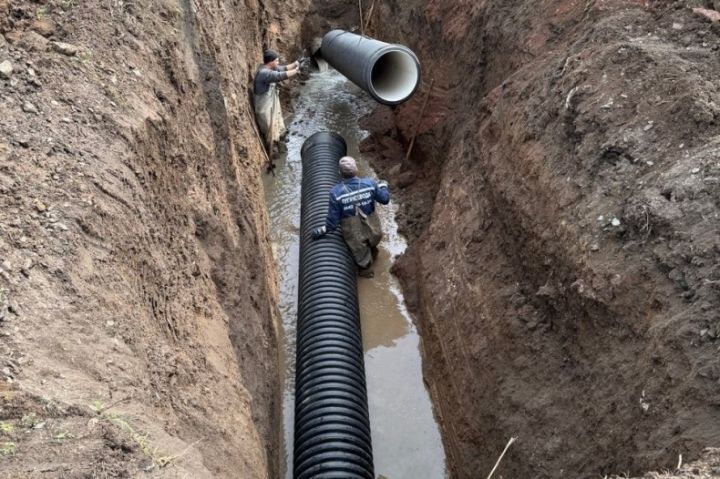 В Свердловске заменили аварийную часть канализационного коллектора:что это значит для горожан