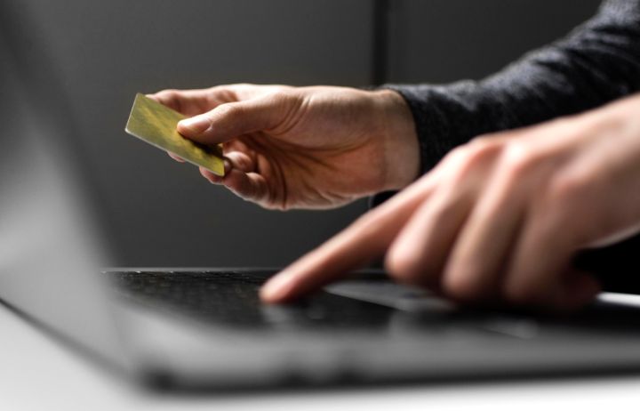 Больше миллиона за сутки: какими схемами мошенники до сих пор «разводят» жителей ЛНР? 