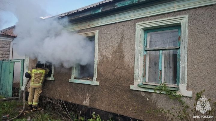 Курение убивает: житель ЛНР едва не сгорел в собственном доме из-за окурка 