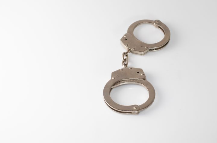 Луганчанин украл у женщины сумку с деньгами на кладбище в Пасху