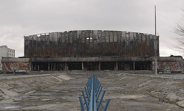 Ледовый дворец спорта восстановят в ЛНР