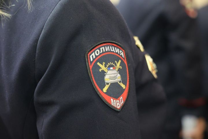 Приставал  к людям и бил по машинам: жители ЛНР бьют тревогу из-за агрессивного мужчины 