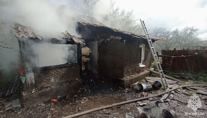 Взрыв газа произошёл в одном из домов в ЛНР: женщина спаслась в последний момент