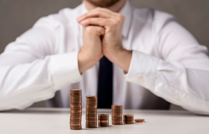 В ЛНР работодателей заставляют возвращать долги по зарплате