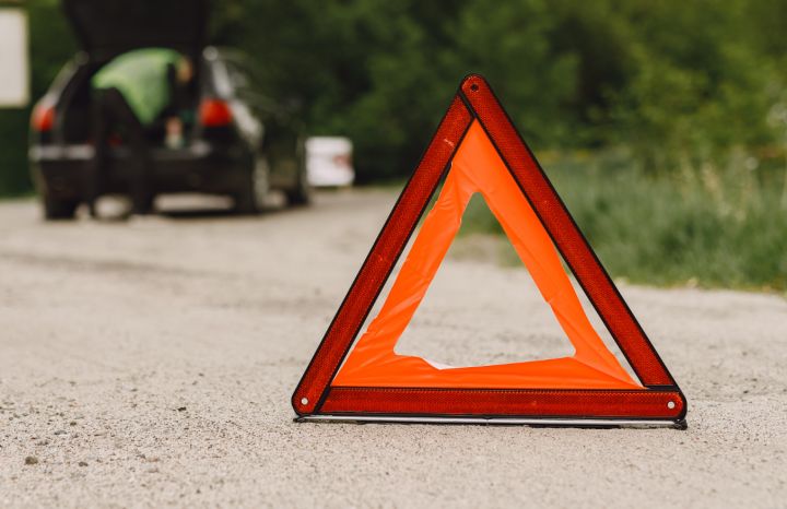 Скрывшийся водитель и сбитая девочка: в ЛНР за сутки произошли два ДТП с детьми 