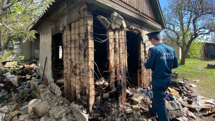 Смертельный пожар произошёл в ЛНР: женщина не смогла выбраться из горящего дома