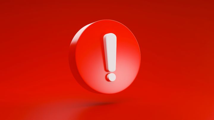 Беспилотники ВСУ атакуют территорию ЛНР: в городах закрывают школы, детсады и муниципальные учреждения